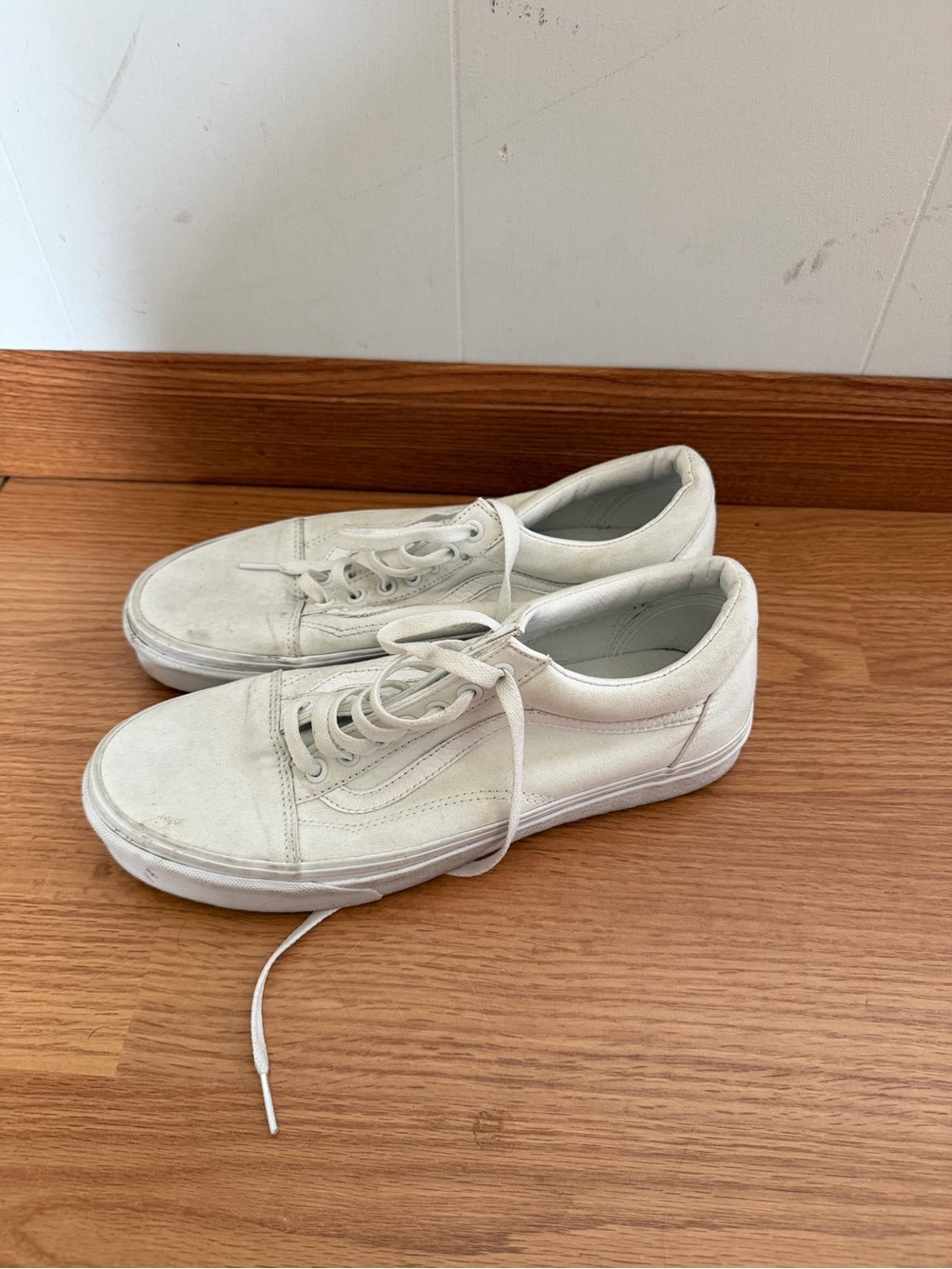 Vans White Men’s 9.5 - Women’s 11.0